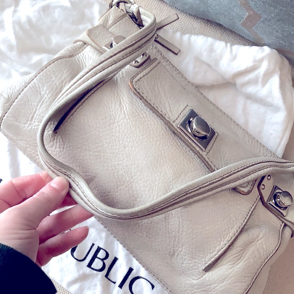 GUC!Banana Republic Pebbled Leather handbag. Great used condition! W/dust bag! - Picture 8 of 16